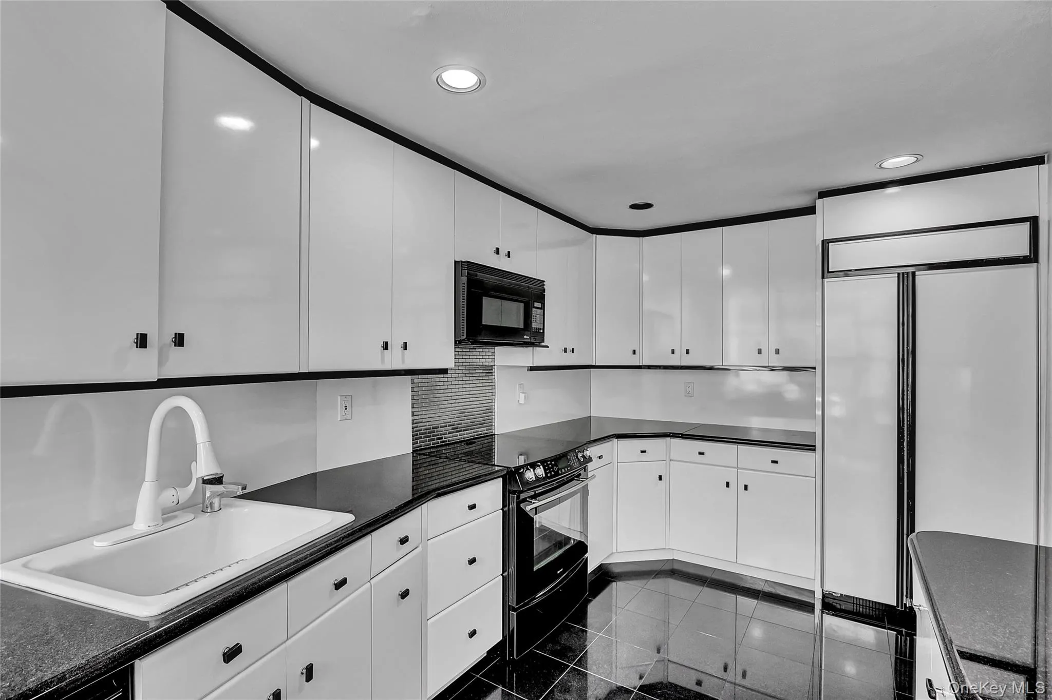 18 Villas Circle, Huntington, NY, 3 Bedroom Bedrooms, 6 Room Rooms,3 BathroomBathrooms,Residential Lease,For Rent,Villas Circle,0,1060575 18 Villas Circle, Huntington, NY, 3 Bedroom Bedrooms, 6 Room Rooms,3 BathroomBathrooms,Residential Lease,For Rent,Villas Circle,0,1060575