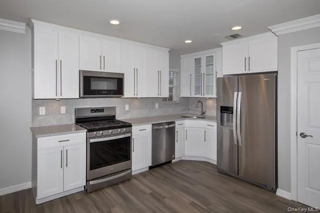 300 Village Green Drive, Brookhaven, NY, 2 Bedroom Bedrooms, 6 Room Rooms,2 BathroomBathrooms,Residential Lease,For Rent,Village Green,0,1060583 300 Village Green Drive, Brookhaven, NY, 2 Bedroom Bedrooms, 6 Room Rooms,2 BathroomBathrooms,Residential Lease,For Rent,Village Green,0,1060583