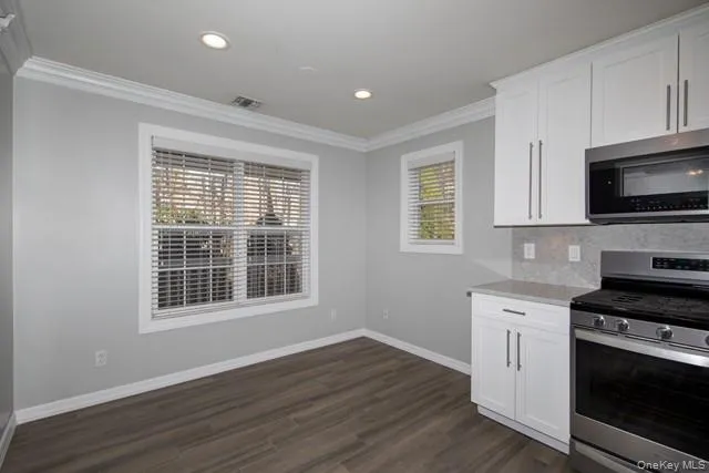 300 Village Green Drive, Brookhaven, NY, 2 Bedroom Bedrooms, 6 Room Rooms,2 BathroomBathrooms,Residential Lease,For Rent,Village Green,0,1060583 300 Village Green Drive, Brookhaven, NY, 2 Bedroom Bedrooms, 6 Room Rooms,2 BathroomBathrooms,Residential Lease,For Rent,Village Green,0,1060583