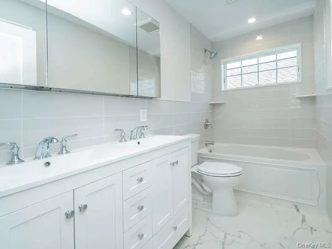 16 2nd Avenue, North Hempstead, NY, 4 Bedrooms Bedrooms, 9 Rooms Rooms,3 BathroomsBathrooms,Residential,For Rent,2nd,0,1060602 16 2nd Avenue, North Hempstead, NY, 4 Bedrooms Bedrooms, 9 Rooms Rooms,3 BathroomsBathrooms,Residential,For Rent,2nd,0,1060602