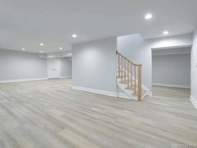 16 2nd Avenue, North Hempstead, NY, 4 Bedrooms Bedrooms, 9 Rooms Rooms,3 BathroomsBathrooms,Residential,For Rent,2nd,0,1060602 16 2nd Avenue, North Hempstead, NY, 4 Bedrooms Bedrooms, 9 Rooms Rooms,3 BathroomsBathrooms,Residential,For Rent,2nd,0,1060602