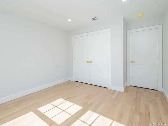 16 2nd Avenue, North Hempstead, NY, 4 Bedrooms Bedrooms, 9 Rooms Rooms,3 BathroomsBathrooms,Residential,For Rent,2nd,0,1060602 16 2nd Avenue, North Hempstead, NY, 4 Bedrooms Bedrooms, 9 Rooms Rooms,3 BathroomsBathrooms,Residential,For Rent,2nd,0,1060602