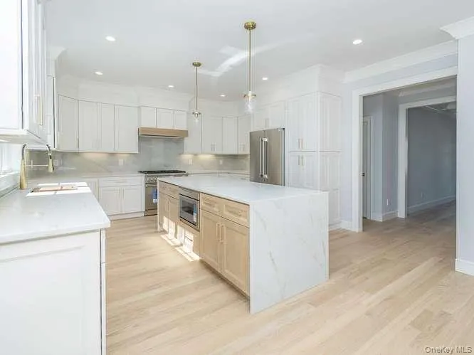 16 2nd Avenue, North Hempstead, NY, 4 Bedrooms Bedrooms, 9 Rooms Rooms,3 BathroomsBathrooms,Residential,For Rent,2nd,0,1060602 16 2nd Avenue, North Hempstead, NY, 4 Bedrooms Bedrooms, 9 Rooms Rooms,3 BathroomsBathrooms,Residential,For Rent,2nd,0,1060602