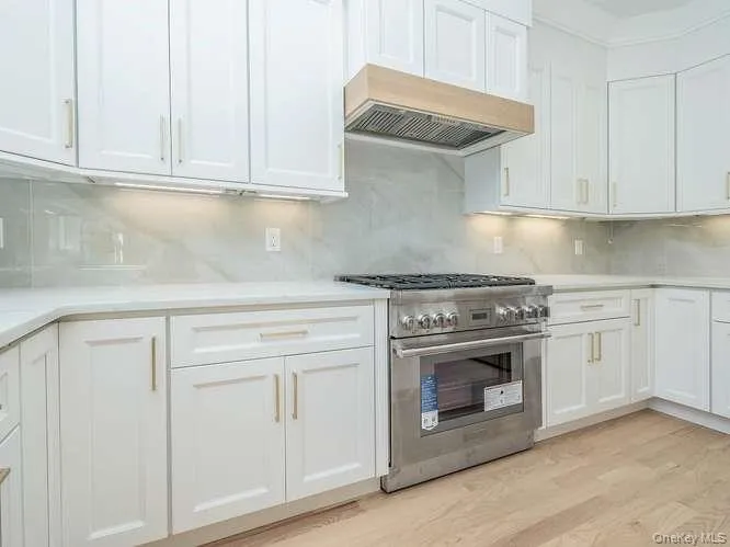 16 2nd Avenue, North Hempstead, NY, 4 Bedrooms Bedrooms, 9 Rooms Rooms,3 BathroomsBathrooms,Residential,For Rent,2nd,0,1060602 16 2nd Avenue, North Hempstead, NY, 4 Bedrooms Bedrooms, 9 Rooms Rooms,3 BathroomsBathrooms,Residential,For Rent,2nd,0,1060602