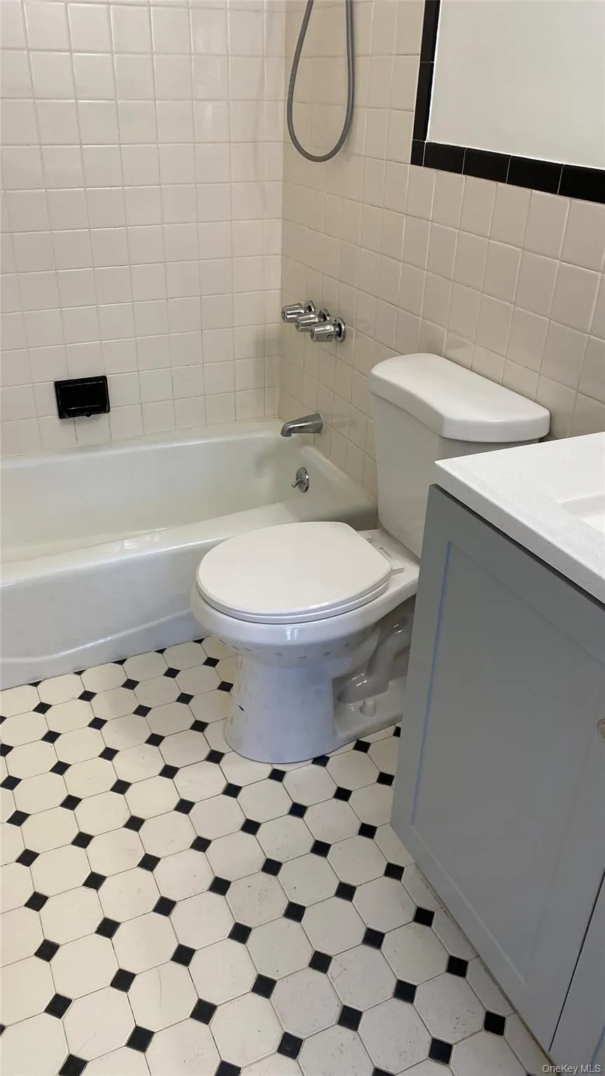 326 Broadway, Clarkstown, NY, 1 Bedroom Bedrooms, 4 Room Rooms,1 BathroomBathrooms,Residential Lease,For Rent,Broadway,0,1060610 326 Broadway, Clarkstown, NY, 1 Bedroom Bedrooms, 4 Room Rooms,1 BathroomBathrooms,Residential Lease,For Rent,Broadway,0,1060610