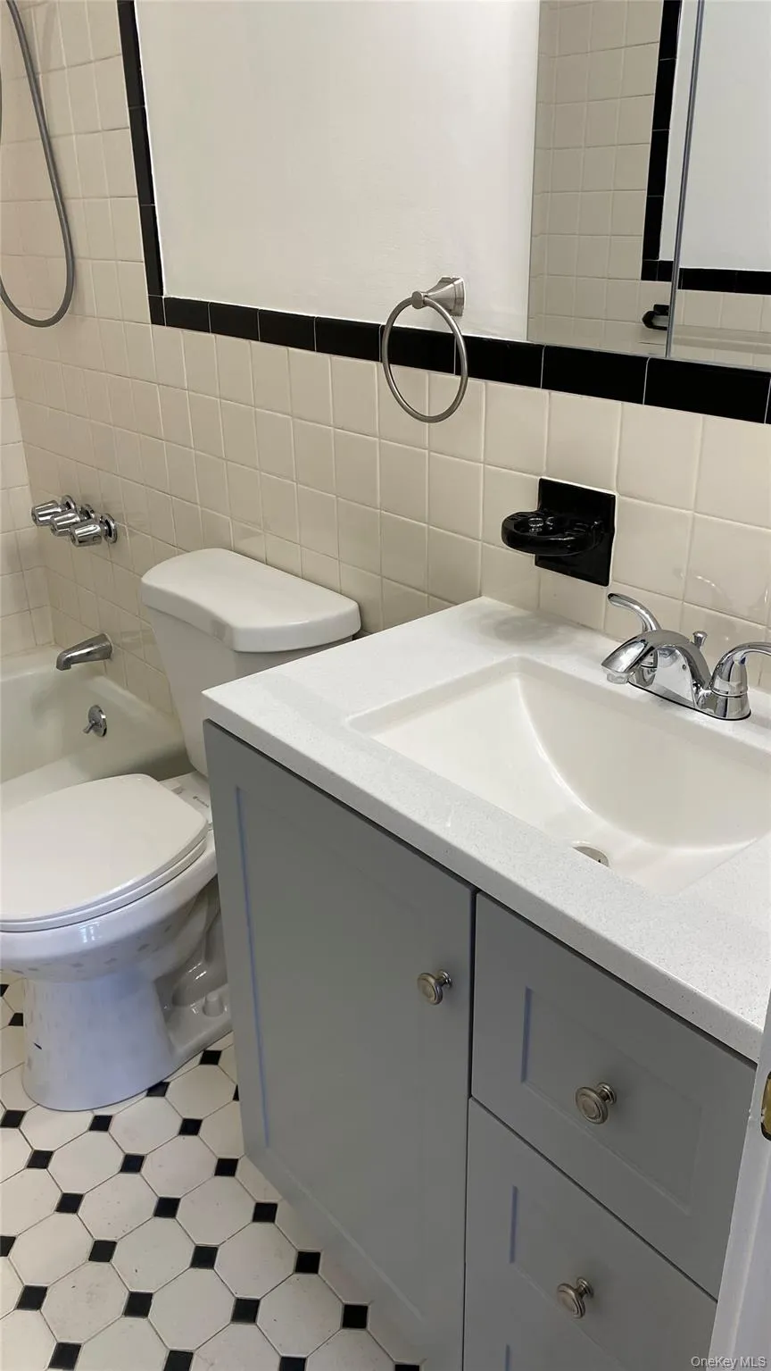 326 Broadway, Clarkstown, NY, 1 Bedroom Bedrooms, 4 Room Rooms,1 BathroomBathrooms,Residential Lease,For Rent,Broadway,0,1060610 326 Broadway, Clarkstown, NY, 1 Bedroom Bedrooms, 4 Room Rooms,1 BathroomBathrooms,Residential Lease,For Rent,Broadway,0,1060610