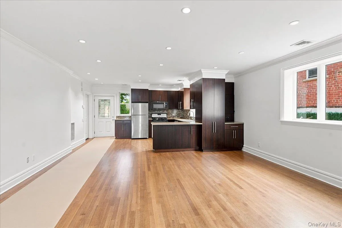3533 Ropes Avenue, New York, NY, 2 Bedroom Bedrooms, 4 Room Rooms,1 BathroomBathrooms,Residential Lease,For Rent,Ropes,0,1060619 3533 Ropes Avenue, New York, NY, 2 Bedroom Bedrooms, 4 Room Rooms,1 BathroomBathrooms,Residential Lease,For Rent,Ropes,0,1060619