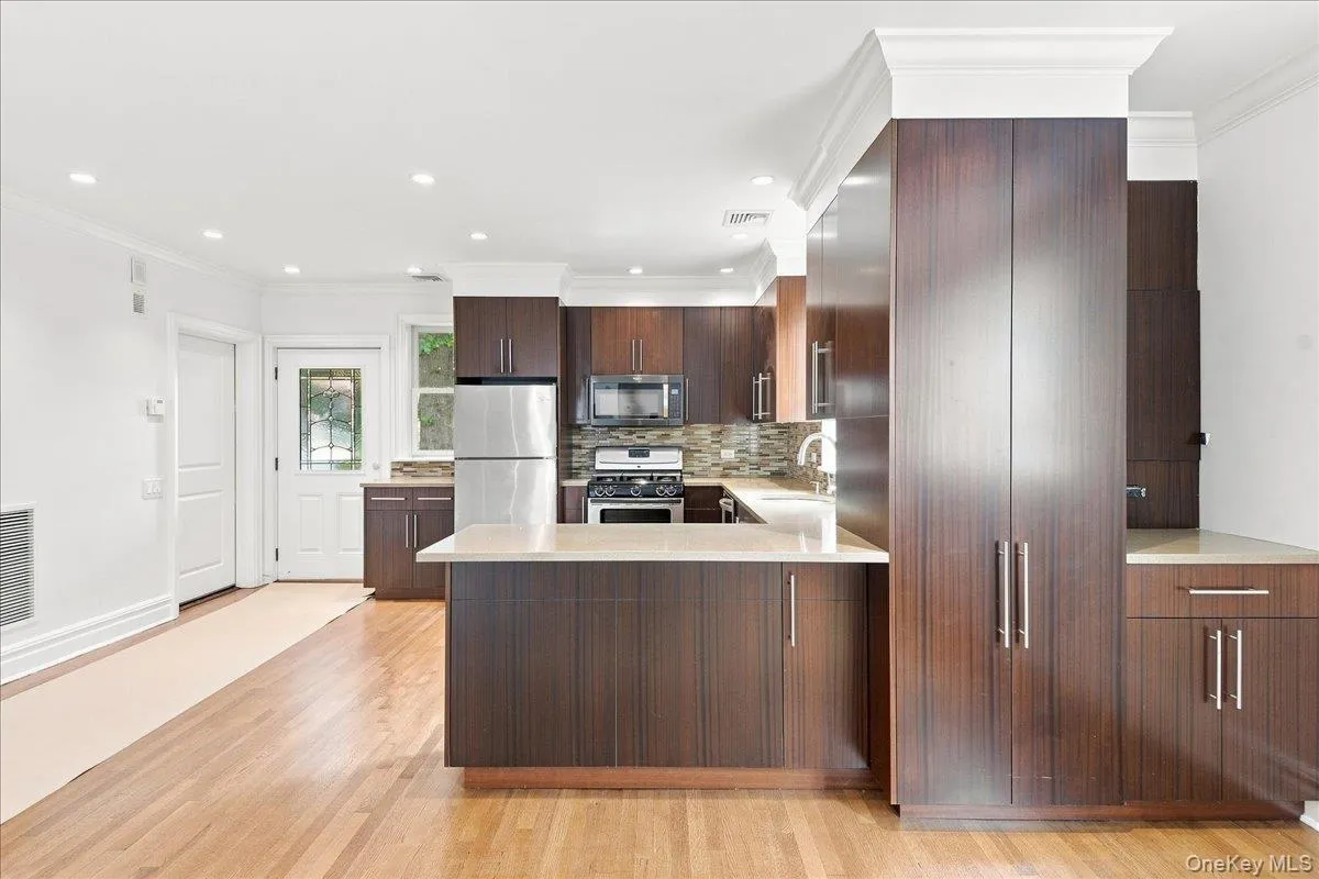 3533 Ropes Avenue, New York, NY, 2 Bedroom Bedrooms, 4 Room Rooms,1 BathroomBathrooms,Residential Lease,For Rent,Ropes,0,1060619 3533 Ropes Avenue, New York, NY, 2 Bedroom Bedrooms, 4 Room Rooms,1 BathroomBathrooms,Residential Lease,For Rent,Ropes,0,1060619