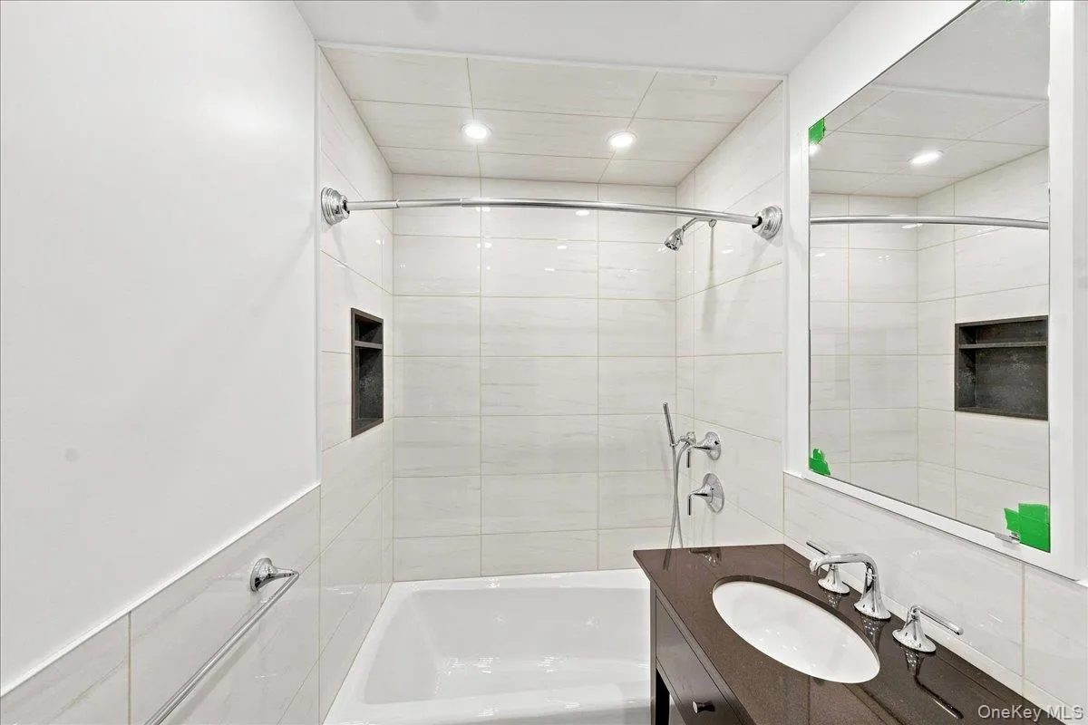 3533 Ropes Avenue, New York, NY, 2 Bedroom Bedrooms, 4 Room Rooms,1 BathroomBathrooms,Residential Lease,For Rent,Ropes,0,1060619 3533 Ropes Avenue, New York, NY, 2 Bedroom Bedrooms, 4 Room Rooms,1 BathroomBathrooms,Residential Lease,For Rent,Ropes,0,1060619