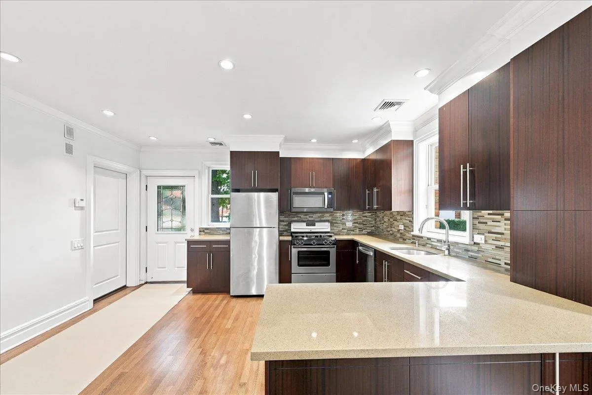 3533 Ropes Avenue, New York, NY, 2 Bedroom Bedrooms, 4 Room Rooms,1 BathroomBathrooms,Residential Lease,For Rent,Ropes,0,1060619 3533 Ropes Avenue, New York, NY, 2 Bedroom Bedrooms, 4 Room Rooms,1 BathroomBathrooms,Residential Lease,For Rent,Ropes,0,1060619