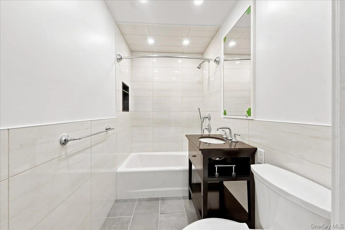 3533 Ropes Avenue, New York, NY, 2 Bedroom Bedrooms, 4 Room Rooms,1 BathroomBathrooms,Residential Lease,For Rent,Ropes,0,1060619 3533 Ropes Avenue, New York, NY, 2 Bedroom Bedrooms, 4 Room Rooms,1 BathroomBathrooms,Residential Lease,For Rent,Ropes,0,1060619
