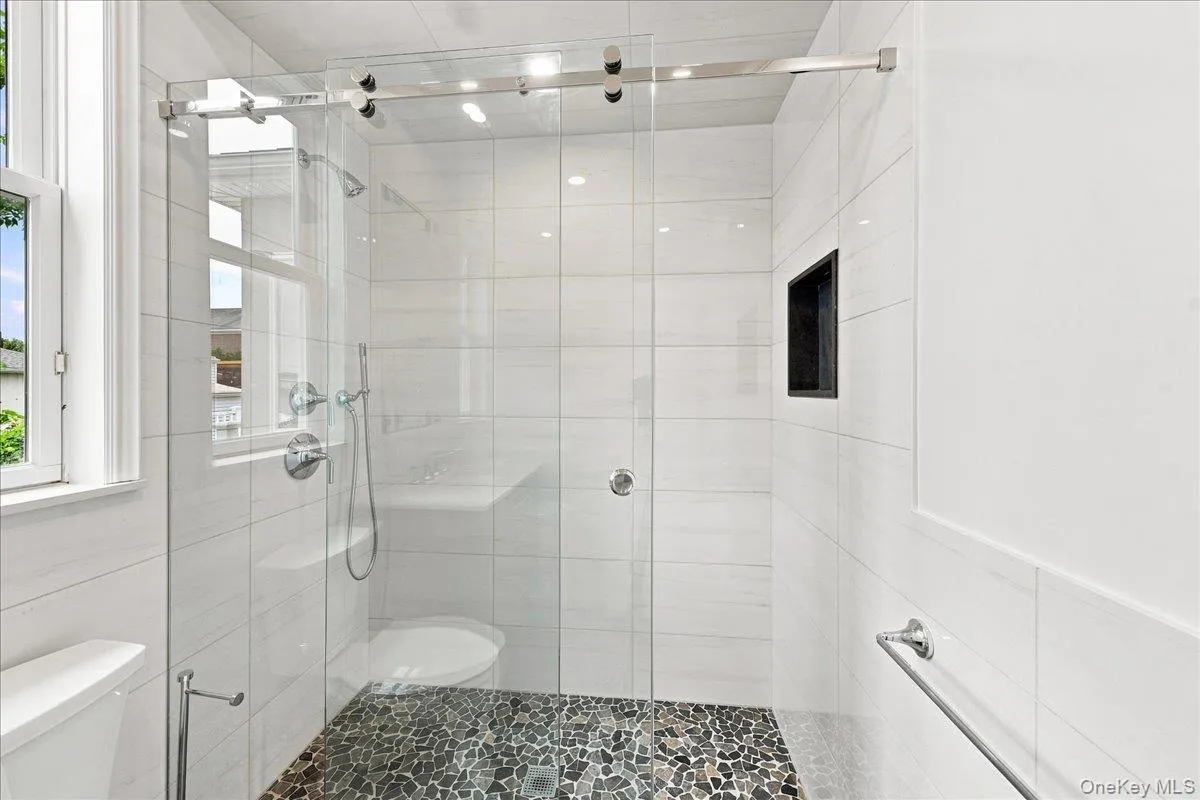 3533 Ropes Avenue, New York, NY, 3 Bedroom Bedrooms, 5 Room Rooms,2 BathroomBathrooms,Residential Lease,For Rent,Ropes,0,1060625 3533 Ropes Avenue, New York, NY, 3 Bedroom Bedrooms, 5 Room Rooms,2 BathroomBathrooms,Residential Lease,For Rent,Ropes,0,1060625