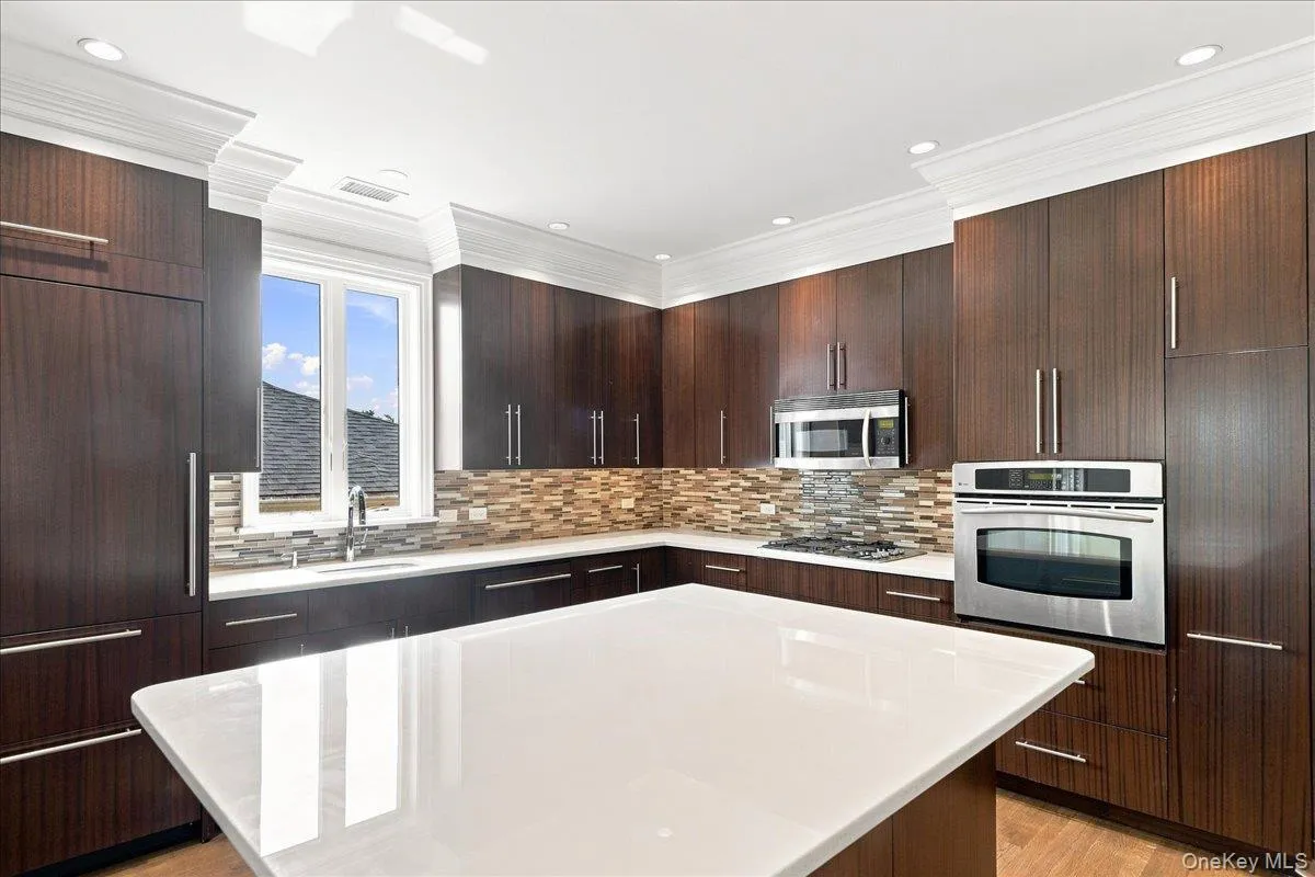 3533 Ropes Avenue, New York, NY, 3 Bedroom Bedrooms, 5 Room Rooms,2 BathroomBathrooms,Residential Lease,For Rent,Ropes,0,1060625 3533 Ropes Avenue, New York, NY, 3 Bedroom Bedrooms, 5 Room Rooms,2 BathroomBathrooms,Residential Lease,For Rent,Ropes,0,1060625
