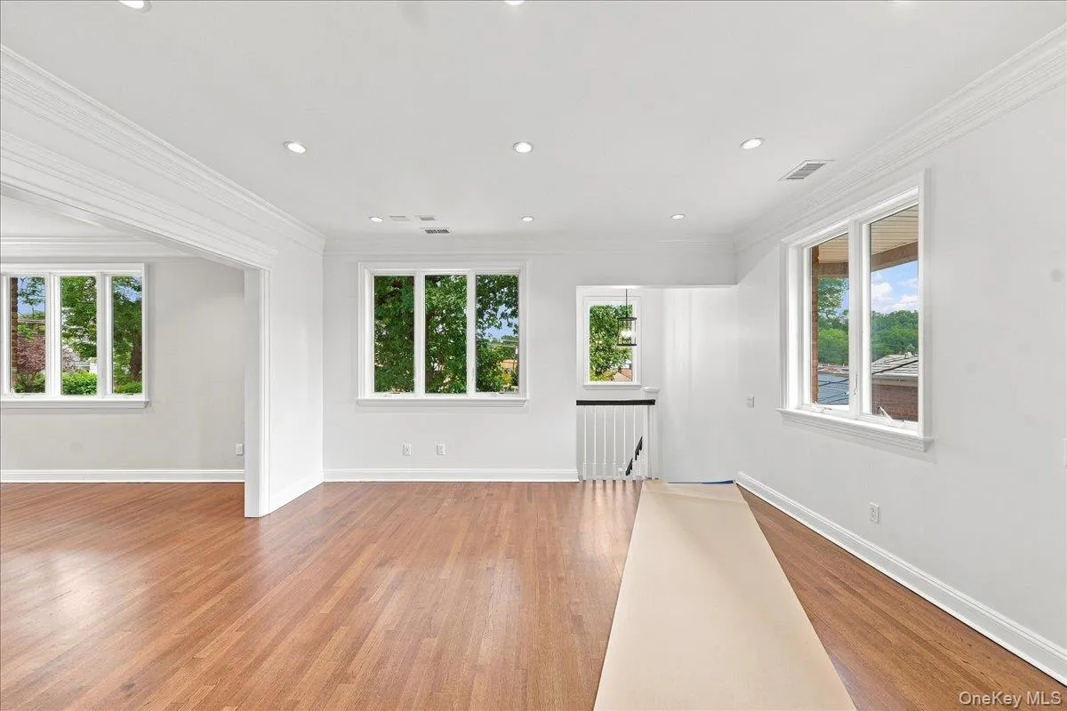 3533 Ropes Avenue, New York, NY, 3 Bedroom Bedrooms, 5 Room Rooms,2 BathroomBathrooms,Residential Lease,For Rent,Ropes,0,1060625 3533 Ropes Avenue, New York, NY, 3 Bedroom Bedrooms, 5 Room Rooms,2 BathroomBathrooms,Residential Lease,For Rent,Ropes,0,1060625