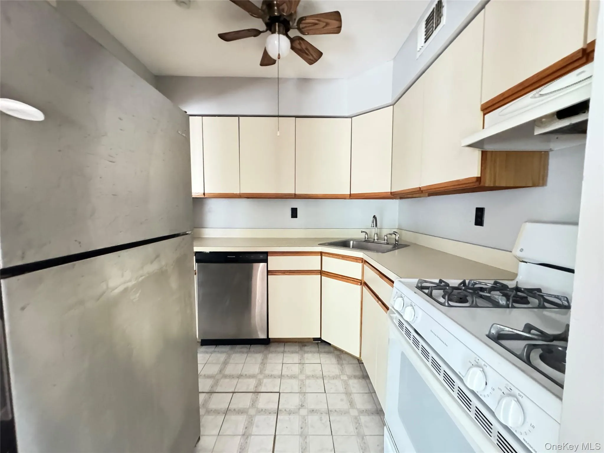 9 Fairview Circle, Brookhaven, NY, 2 Bedrooms Bedrooms, 6 Rooms Rooms,1 BathroomBathrooms,Residential Lease,For Rent,Fairview,0,1060642 9 Fairview Circle, Brookhaven, NY, 2 Bedrooms Bedrooms, 6 Rooms Rooms,1 BathroomBathrooms,Residential Lease,For Rent,Fairview,0,1060642