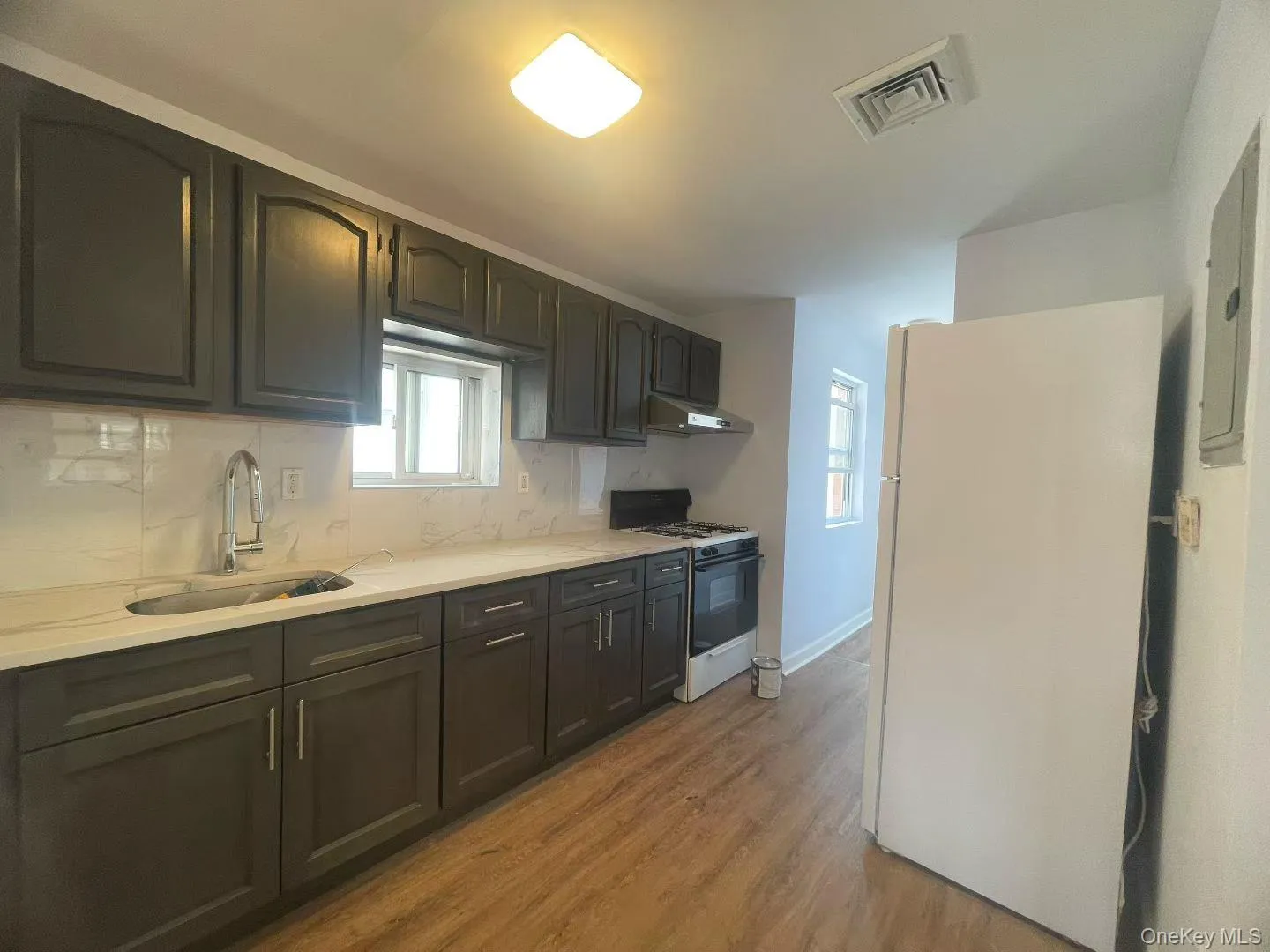 14916 Barclay Avenue, New York, NY, 3 Bedroom Bedrooms, 6 Room Rooms,2 BathroomBathrooms,Residential Lease,For Rent,Barclay,0,1060653 14916 Barclay Avenue, New York, NY, 3 Bedroom Bedrooms, 6 Room Rooms,2 BathroomBathrooms,Residential Lease,For Rent,Barclay,0,1060653