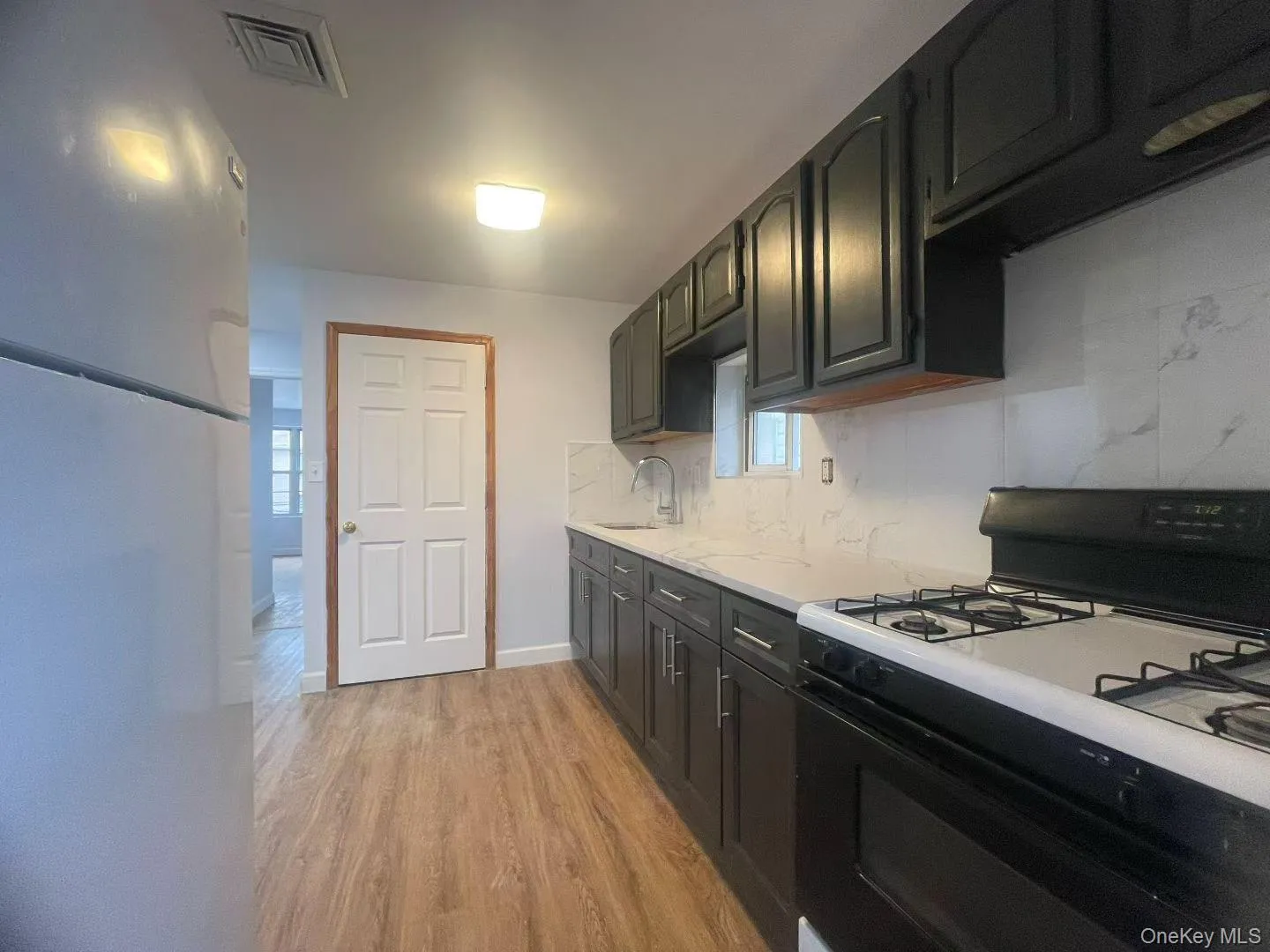 14916 Barclay Avenue, New York, NY, 3 Bedroom Bedrooms, 6 Room Rooms,2 BathroomBathrooms,Residential Lease,For Rent,Barclay,0,1060653 14916 Barclay Avenue, New York, NY, 3 Bedroom Bedrooms, 6 Room Rooms,2 BathroomBathrooms,Residential Lease,For Rent,Barclay,0,1060653