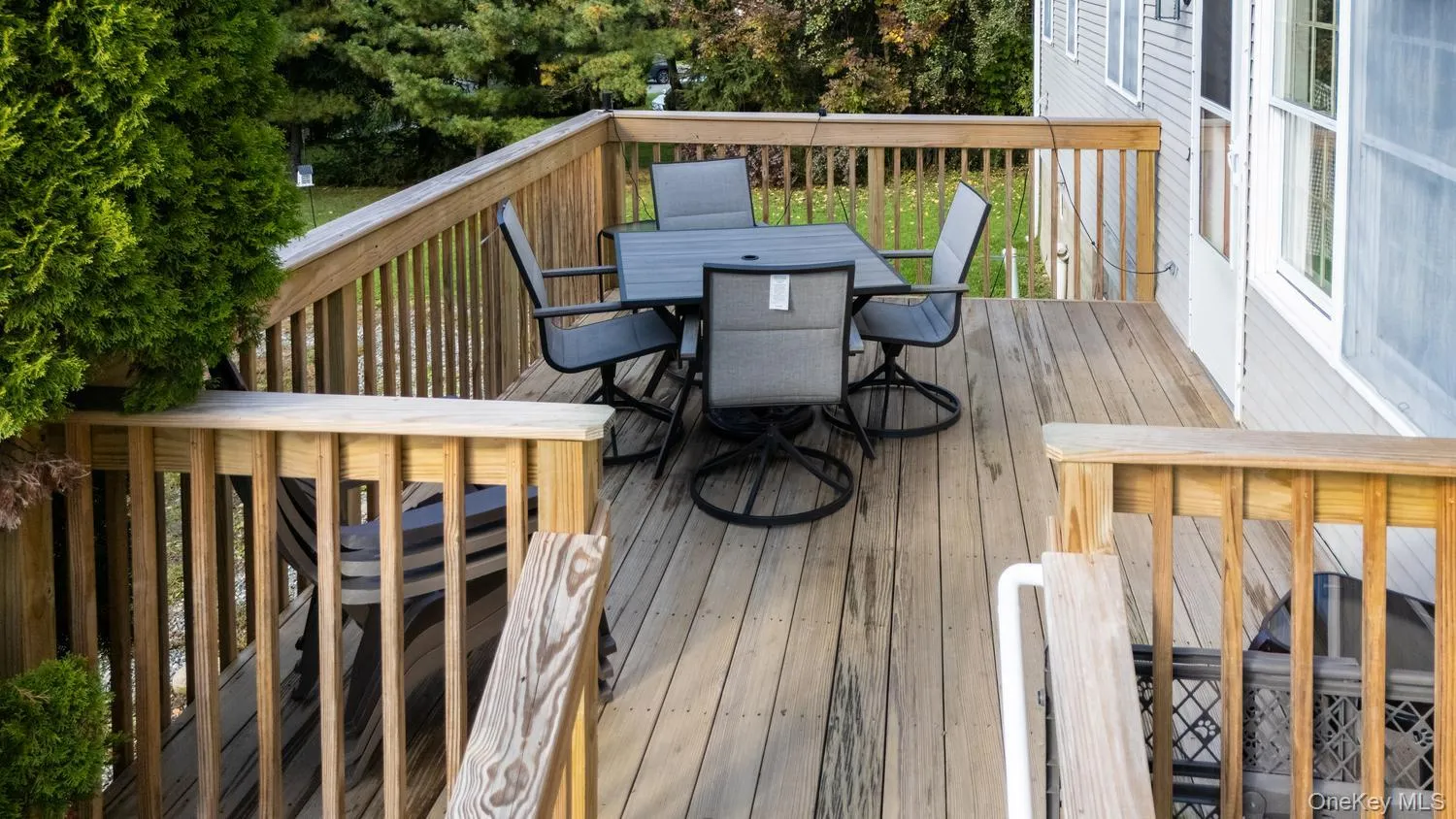 Private Rear Deck Private Rear Deck