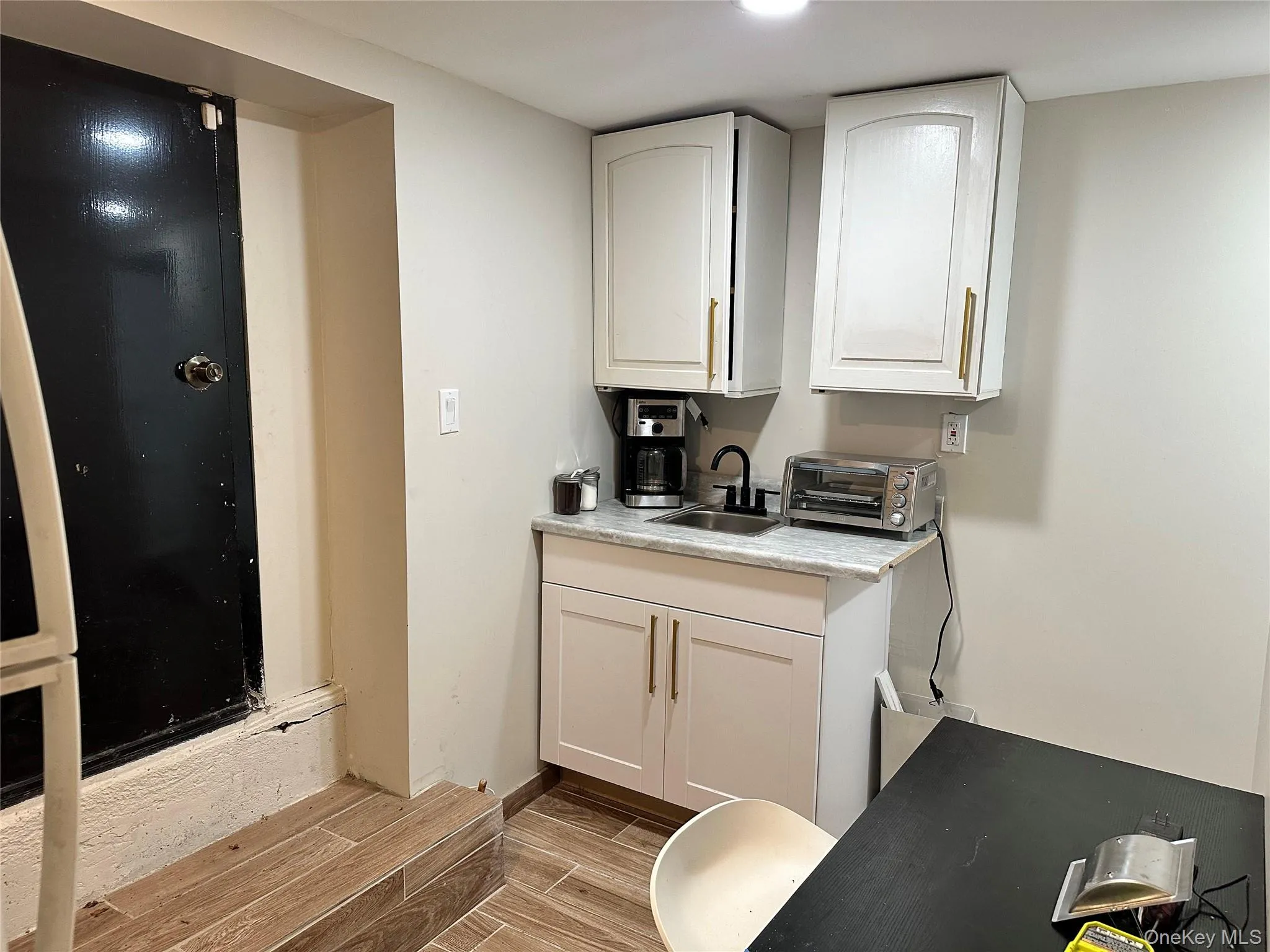245 Glenhill Avenue, Yonkers, NY, 1 Bedroom Bedrooms, 3 Rooms Rooms,1 BathroomBathrooms,Residential Lease,For Rent,Glenhill,0,1060665 245 Glenhill Avenue, Yonkers, NY, 1 Bedroom Bedrooms, 3 Rooms Rooms,1 BathroomBathrooms,Residential Lease,For Rent,Glenhill,0,1060665