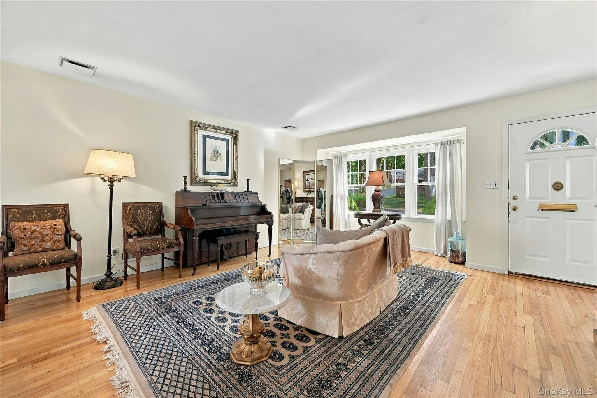 2 Milburn Lane, Huntington, NY, 4 Bedrooms Bedrooms, 8 Rooms Rooms,2 BathroomsBathrooms,Residential,For Rent,Milburn,0,1060672 2 Milburn Lane, Huntington, NY, 4 Bedrooms Bedrooms, 8 Rooms Rooms,2 BathroomsBathrooms,Residential,For Rent,Milburn,0,1060672