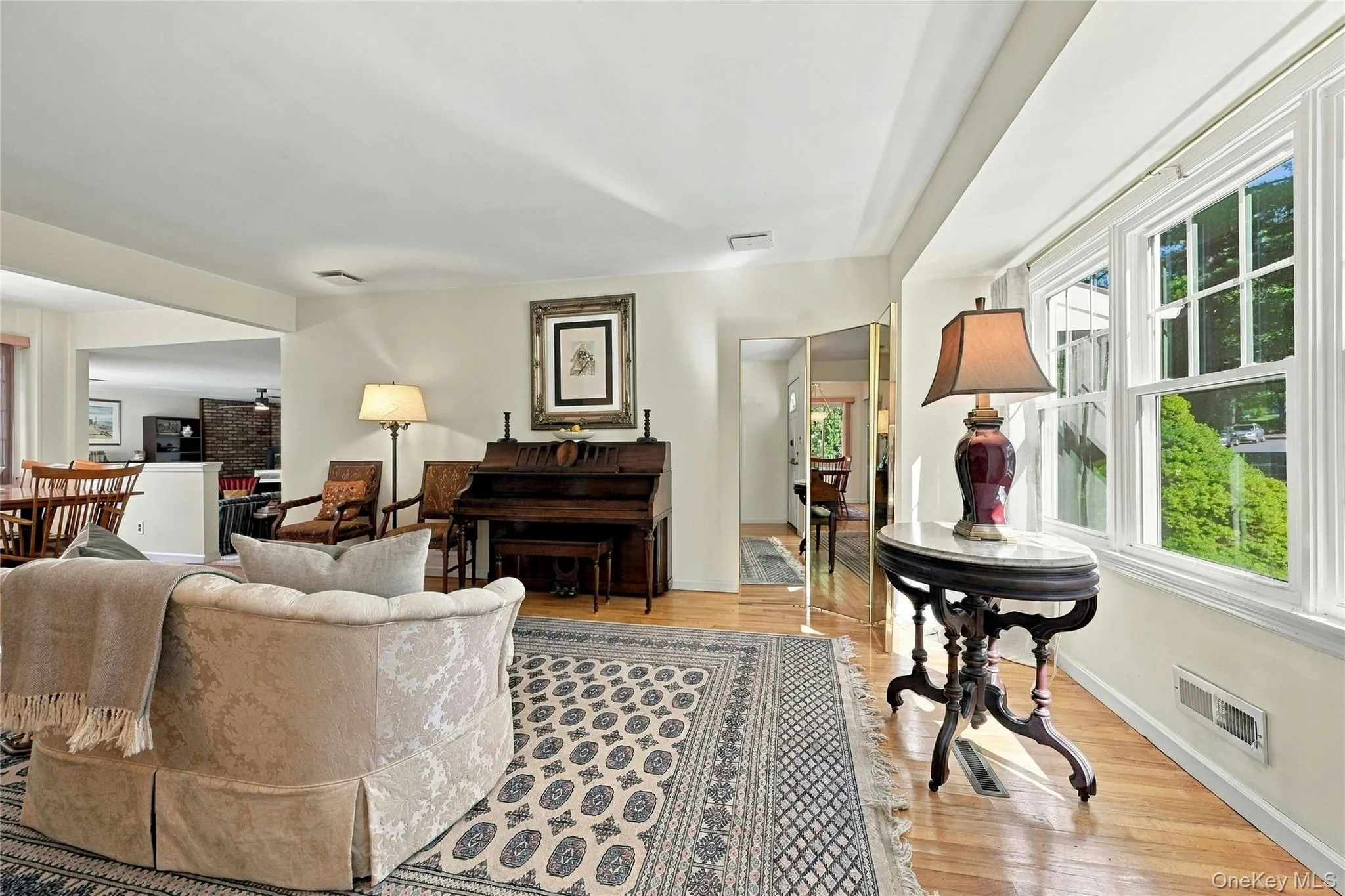 2 Milburn Lane, Huntington, NY, 4 Bedrooms Bedrooms, 8 Rooms Rooms,2 BathroomsBathrooms,Residential,For Rent,Milburn,0,1060672 2 Milburn Lane, Huntington, NY, 4 Bedrooms Bedrooms, 8 Rooms Rooms,2 BathroomsBathrooms,Residential,For Rent,Milburn,0,1060672