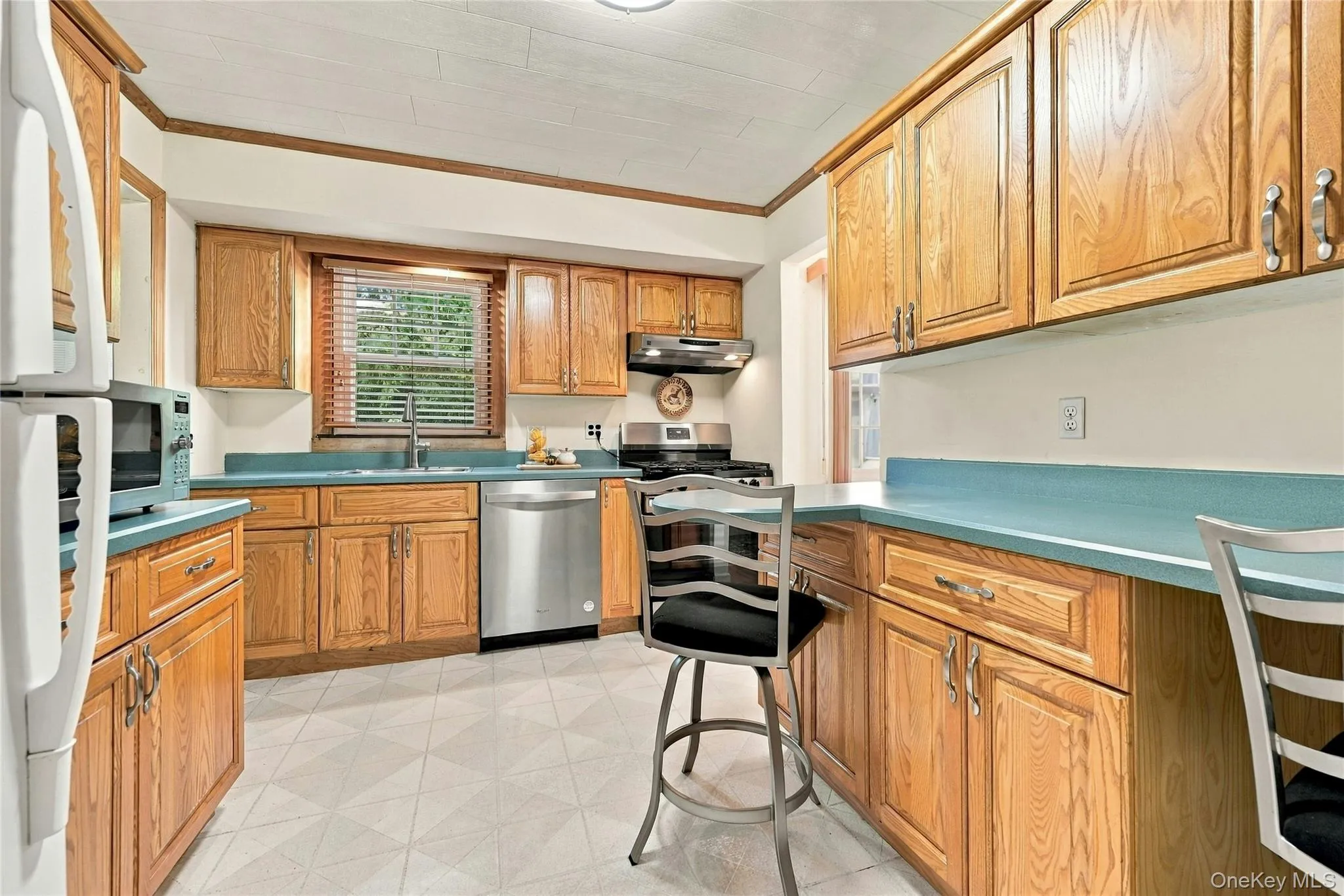 2 Milburn Lane, Huntington, NY, 4 Bedrooms Bedrooms, 8 Rooms Rooms,2 BathroomsBathrooms,Residential,For Rent,Milburn,0,1060672 2 Milburn Lane, Huntington, NY, 4 Bedrooms Bedrooms, 8 Rooms Rooms,2 BathroomsBathrooms,Residential,For Rent,Milburn,0,1060672