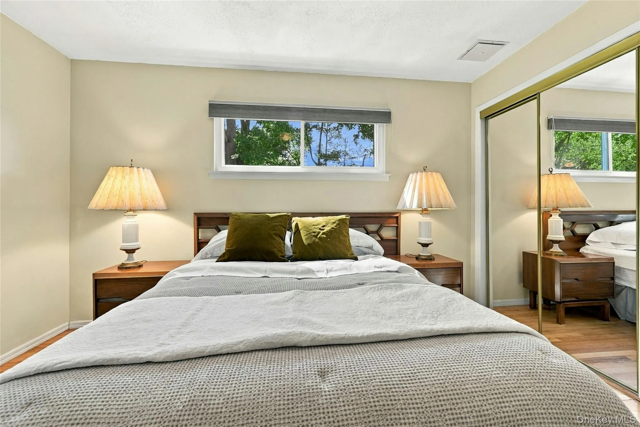 2 Milburn Lane, Huntington, NY, 4 Bedrooms Bedrooms, 8 Rooms Rooms,2 BathroomsBathrooms,Residential,For Rent,Milburn,0,1060672 2 Milburn Lane, Huntington, NY, 4 Bedrooms Bedrooms, 8 Rooms Rooms,2 BathroomsBathrooms,Residential,For Rent,Milburn,0,1060672