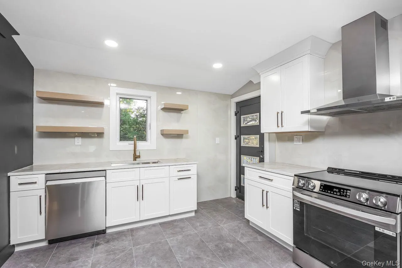 27 Clinton Lane, Oyster Bay, NY, 4 Bedrooms Bedrooms, 8 Rooms Rooms,2 BathroomsBathrooms,Residential,For Rent,Clinton,0,1060682 27 Clinton Lane, Oyster Bay, NY, 4 Bedrooms Bedrooms, 8 Rooms Rooms,2 BathroomsBathrooms,Residential,For Rent,Clinton,0,1060682