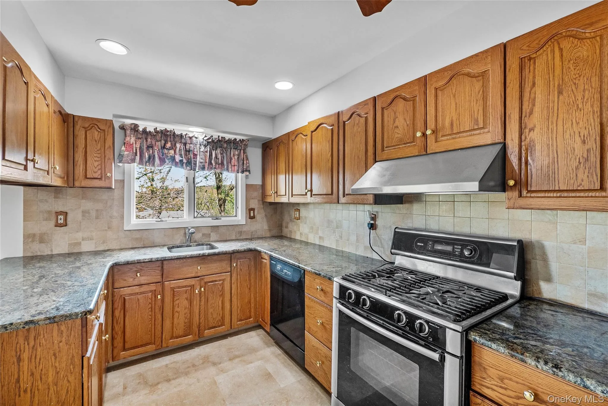 515 Mountainview Avenue, Clarkstown, NY, 5 Bedrooms Bedrooms, 10 Rooms Rooms,3 BathroomsBathrooms,Residential Lease,For Rent,Mountainview,0,1060689 515 Mountainview Avenue, Clarkstown, NY, 5 Bedrooms Bedrooms, 10 Rooms Rooms,3 BathroomsBathrooms,Residential Lease,For Rent,Mountainview,0,1060689