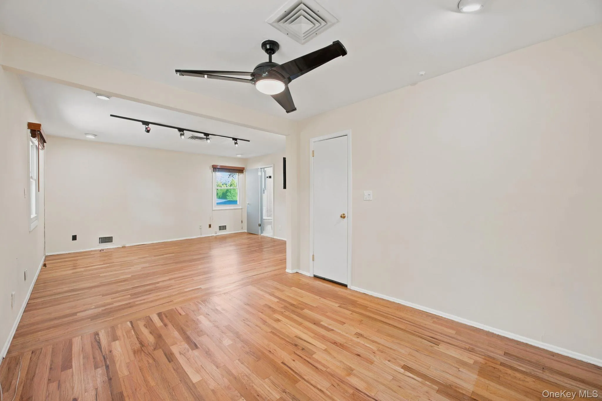 14 Fairway Drive, North Hempstead, NY, 4 Bedrooms Bedrooms, 7 Rooms Rooms,3 BathroomsBathrooms,Residential,For Rent,Fairway,0,1060694 14 Fairway Drive, North Hempstead, NY, 4 Bedrooms Bedrooms, 7 Rooms Rooms,3 BathroomsBathrooms,Residential,For Rent,Fairway,0,1060694