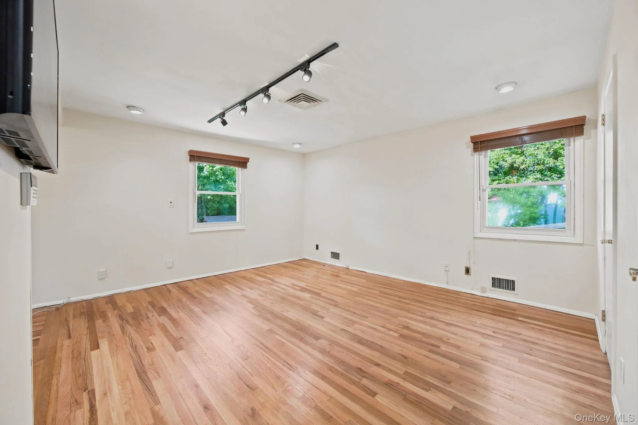 14 Fairway Drive, North Hempstead, NY, 4 Bedrooms Bedrooms, 7 Rooms Rooms,3 BathroomsBathrooms,Residential,For Rent,Fairway,0,1060694 14 Fairway Drive, North Hempstead, NY, 4 Bedrooms Bedrooms, 7 Rooms Rooms,3 BathroomsBathrooms,Residential,For Rent,Fairway,0,1060694