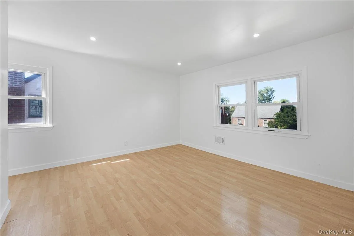 5 Edward Avenue, Oyster Bay, NY, 4 Bedrooms Bedrooms, 14 Rooms Rooms,2 BathroomsBathrooms,Residential,For Rent,Edward,0,1060698 5 Edward Avenue, Oyster Bay, NY, 4 Bedrooms Bedrooms, 14 Rooms Rooms,2 BathroomsBathrooms,Residential,For Rent,Edward,0,1060698