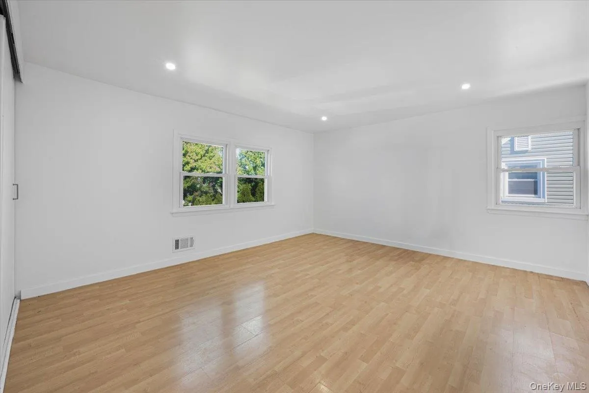 5 Edward Avenue, Oyster Bay, NY, 4 Bedrooms Bedrooms, 14 Rooms Rooms,2 BathroomsBathrooms,Residential,For Rent,Edward,0,1060698 5 Edward Avenue, Oyster Bay, NY, 4 Bedrooms Bedrooms, 14 Rooms Rooms,2 BathroomsBathrooms,Residential,For Rent,Edward,0,1060698