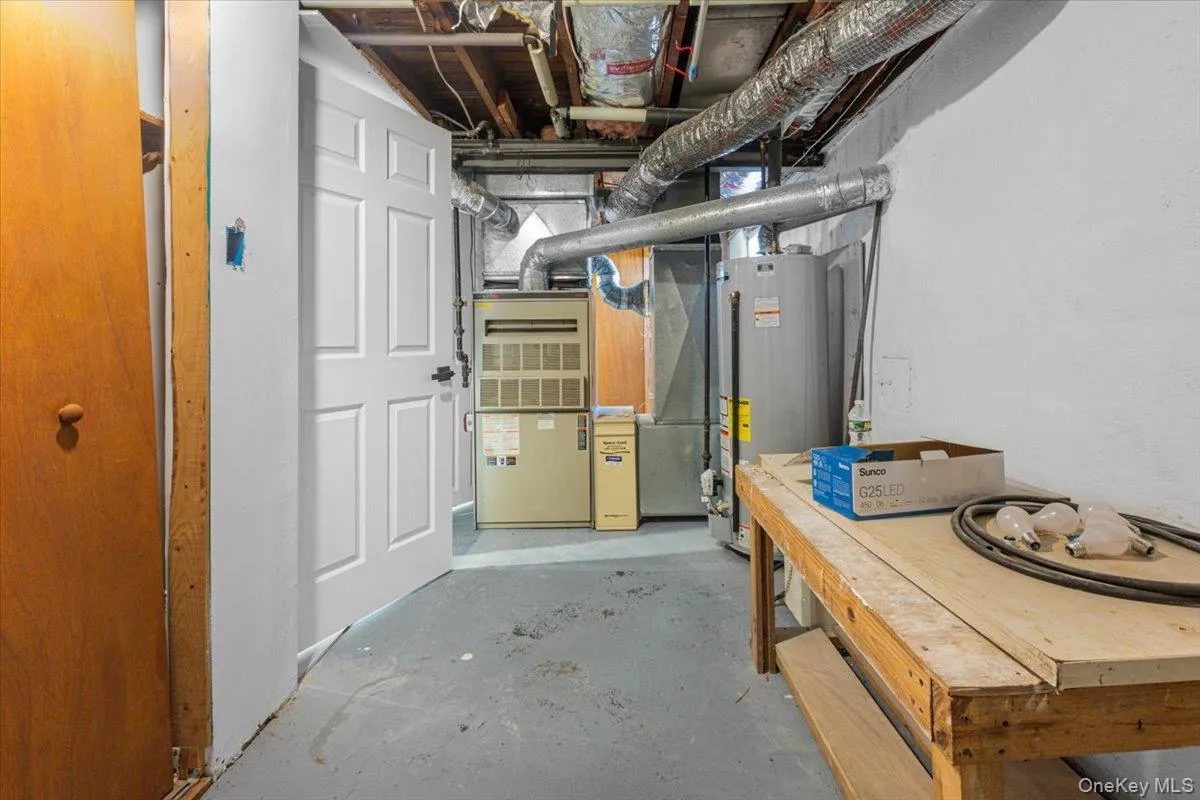 5 Edward Avenue, Oyster Bay, NY, 4 Bedrooms Bedrooms, 14 Rooms Rooms,2 BathroomsBathrooms,Residential,For Rent,Edward,0,1060698 5 Edward Avenue, Oyster Bay, NY, 4 Bedrooms Bedrooms, 14 Rooms Rooms,2 BathroomsBathrooms,Residential,For Rent,Edward,0,1060698