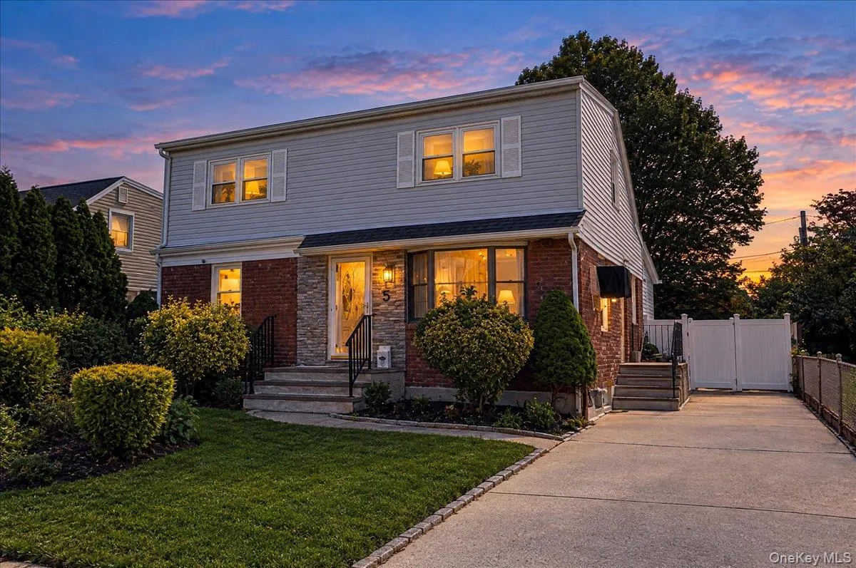 5 Edward Avenue, Oyster Bay, NY, 4 Bedrooms Bedrooms, 14 Rooms Rooms,2 BathroomsBathrooms,Residential,For Rent,Edward,0,1060698 5 Edward Avenue, Oyster Bay, NY, 4 Bedrooms Bedrooms, 14 Rooms Rooms,2 BathroomsBathrooms,Residential,For Rent,Edward,0,1060698