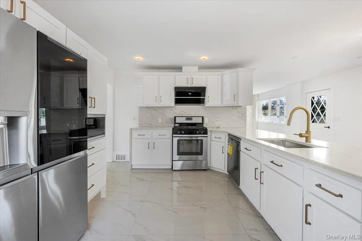 5 Edward Avenue, Oyster Bay, NY, 4 Bedrooms Bedrooms, 14 Rooms Rooms,2 BathroomsBathrooms,Residential,For Rent,Edward,0,1060698 5 Edward Avenue, Oyster Bay, NY, 4 Bedrooms Bedrooms, 14 Rooms Rooms,2 BathroomsBathrooms,Residential,For Rent,Edward,0,1060698