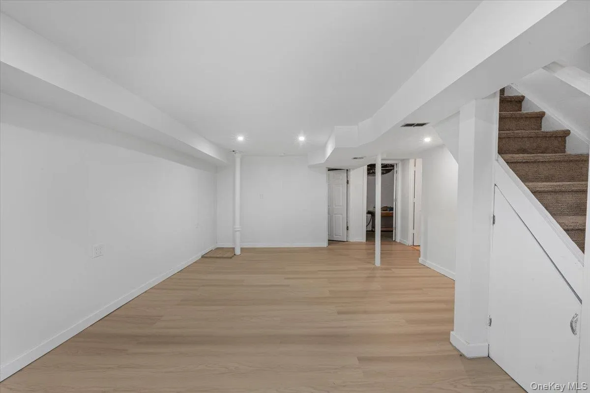 5 Edward Avenue, Oyster Bay, NY, 4 Bedrooms Bedrooms, 14 Rooms Rooms,2 BathroomsBathrooms,Residential,For Rent,Edward,0,1060698 5 Edward Avenue, Oyster Bay, NY, 4 Bedrooms Bedrooms, 14 Rooms Rooms,2 BathroomsBathrooms,Residential,For Rent,Edward,0,1060698