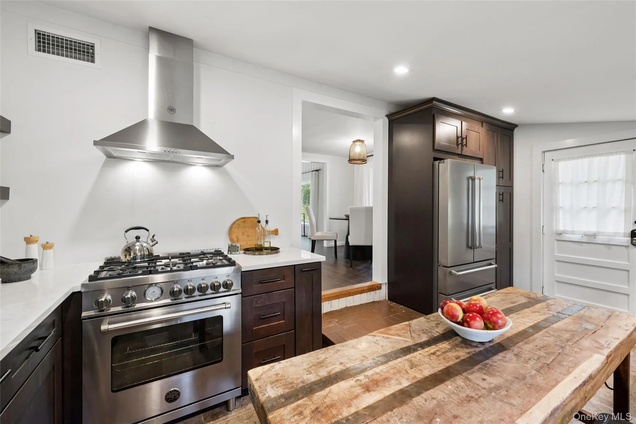 27 Ocean Avenue, Southampton, NY, 2 Bedrooms Bedrooms, 5 Rooms Rooms,1 BathroomBathrooms,Residential,For Rent,Ocean,0,1060700 27 Ocean Avenue, Southampton, NY, 2 Bedrooms Bedrooms, 5 Rooms Rooms,1 BathroomBathrooms,Residential,For Rent,Ocean,0,1060700