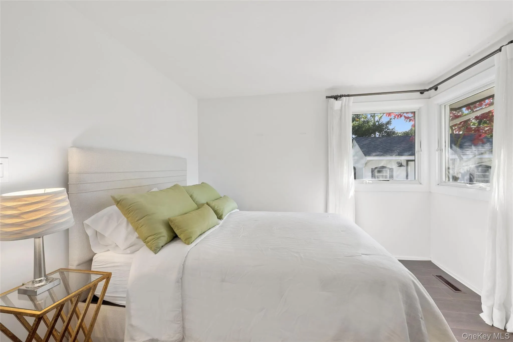 27 Ocean Avenue, Southampton, NY, 2 Bedrooms Bedrooms, 5 Rooms Rooms,1 BathroomBathrooms,Residential,For Rent,Ocean,0,1060700 27 Ocean Avenue, Southampton, NY, 2 Bedrooms Bedrooms, 5 Rooms Rooms,1 BathroomBathrooms,Residential,For Rent,Ocean,0,1060700