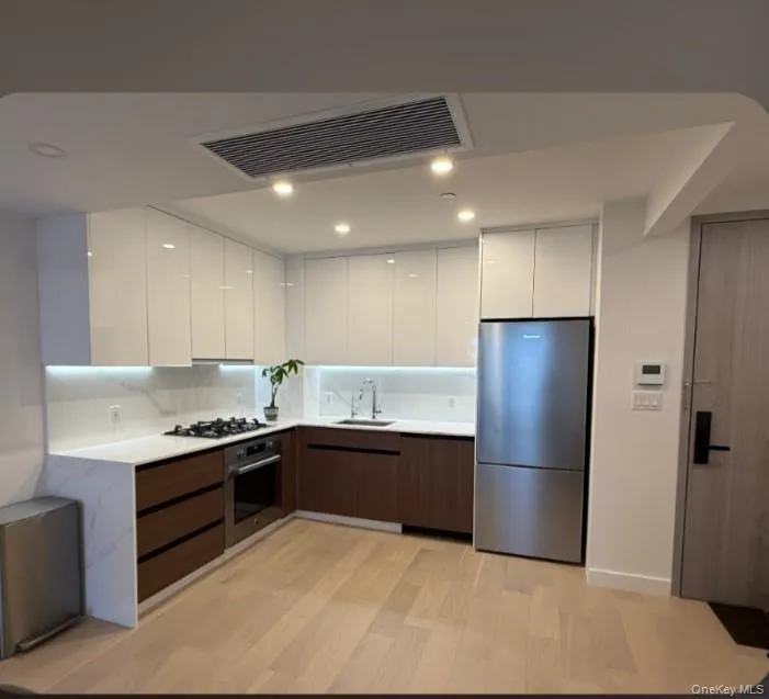 14449 Northern Boulevard, New York, NY, 1 Bedroom Bedrooms, 4 Rooms Rooms,1 BathroomBathrooms,Residential Lease,For Rent,Northern,0,1060717 14449 Northern Boulevard, New York, NY, 1 Bedroom Bedrooms, 4 Rooms Rooms,1 BathroomBathrooms,Residential Lease,For Rent,Northern,0,1060717