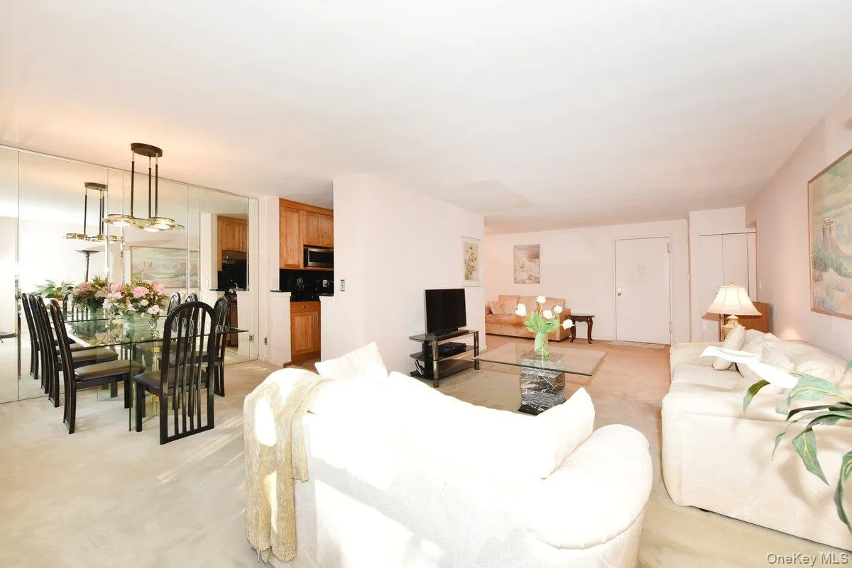 6 Birchwood Court, Hempstead, NY, 1 Bedroom Bedrooms, 5 Rooms Rooms,1 BathroomBathrooms,Residential,For Rent,Birchwood,0,1060738 6 Birchwood Court, Hempstead, NY, 1 Bedroom Bedrooms, 5 Rooms Rooms,1 BathroomBathrooms,Residential,For Rent,Birchwood,0,1060738