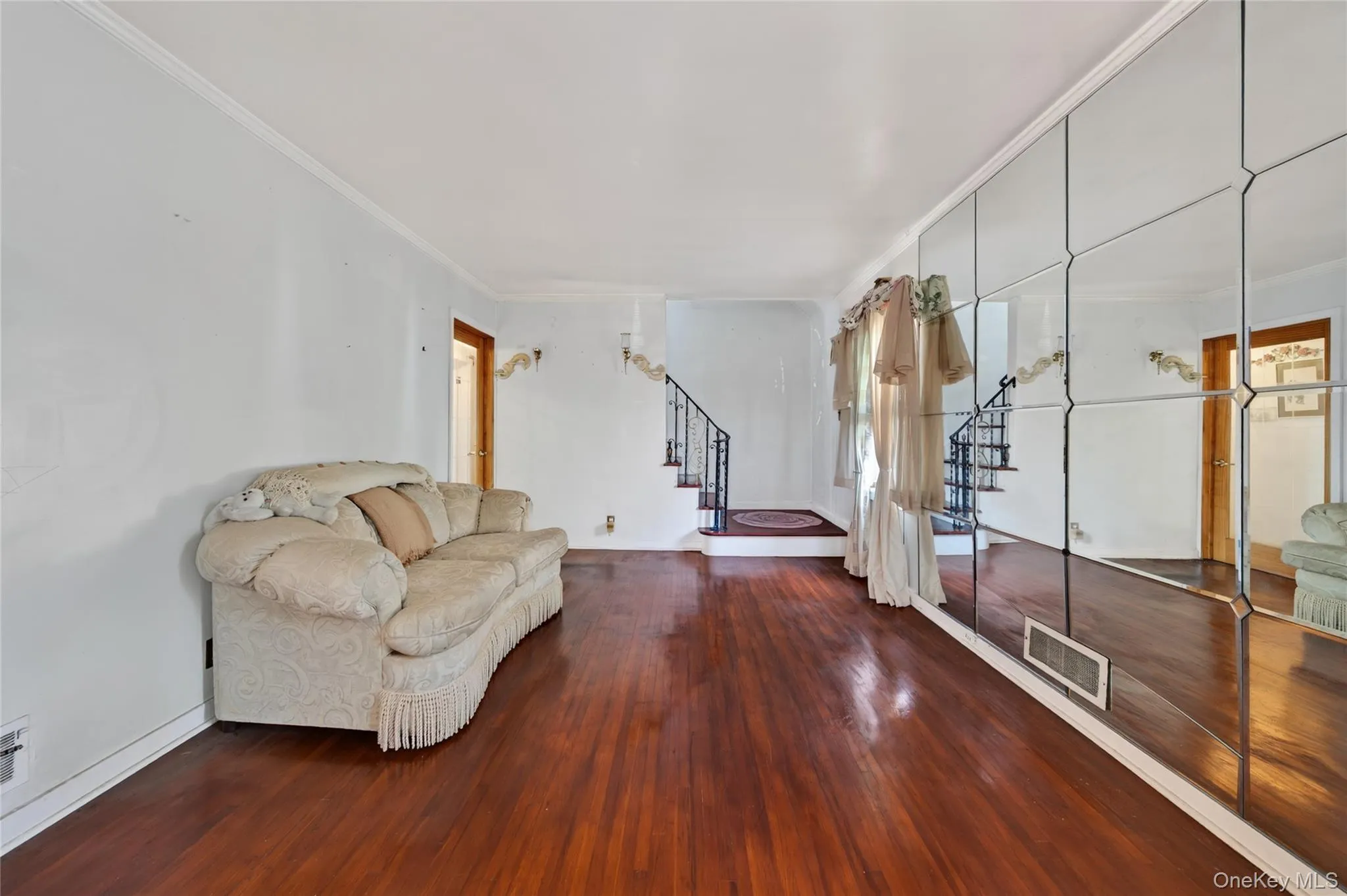 31 Circle Drive, Hempstead, NY, 3 Bedrooms Bedrooms, 6 Rooms Rooms,1 BathroomBathrooms,Residential,For Rent,Circle,0,1060752 31 Circle Drive, Hempstead, NY, 3 Bedrooms Bedrooms, 6 Rooms Rooms,1 BathroomBathrooms,Residential,For Rent,Circle,0,1060752