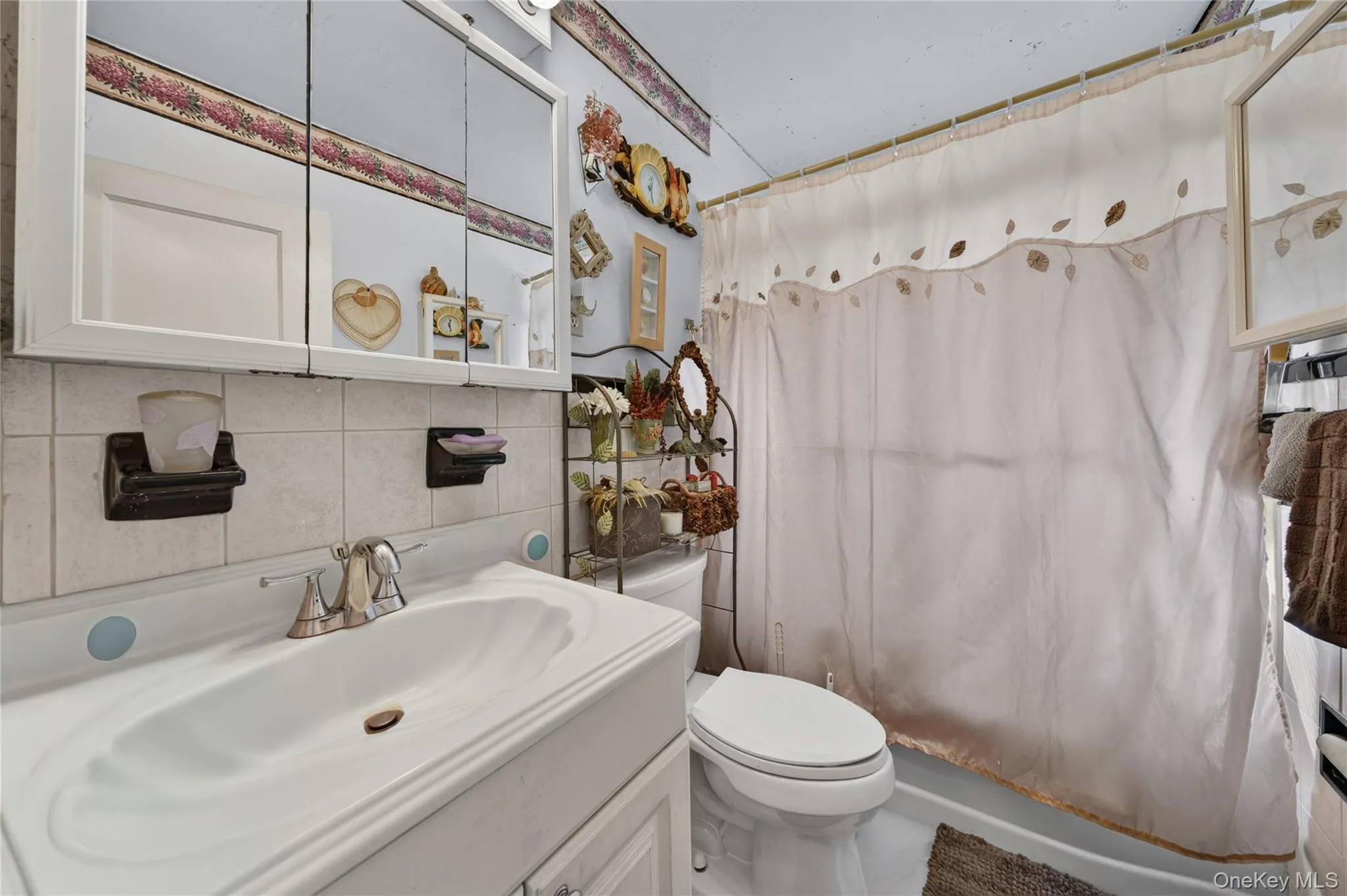 31 Circle Drive, Hempstead, NY, 3 Bedrooms Bedrooms, 6 Rooms Rooms,1 BathroomBathrooms,Residential,For Rent,Circle,0,1060752 31 Circle Drive, Hempstead, NY, 3 Bedrooms Bedrooms, 6 Rooms Rooms,1 BathroomBathrooms,Residential,For Rent,Circle,0,1060752
