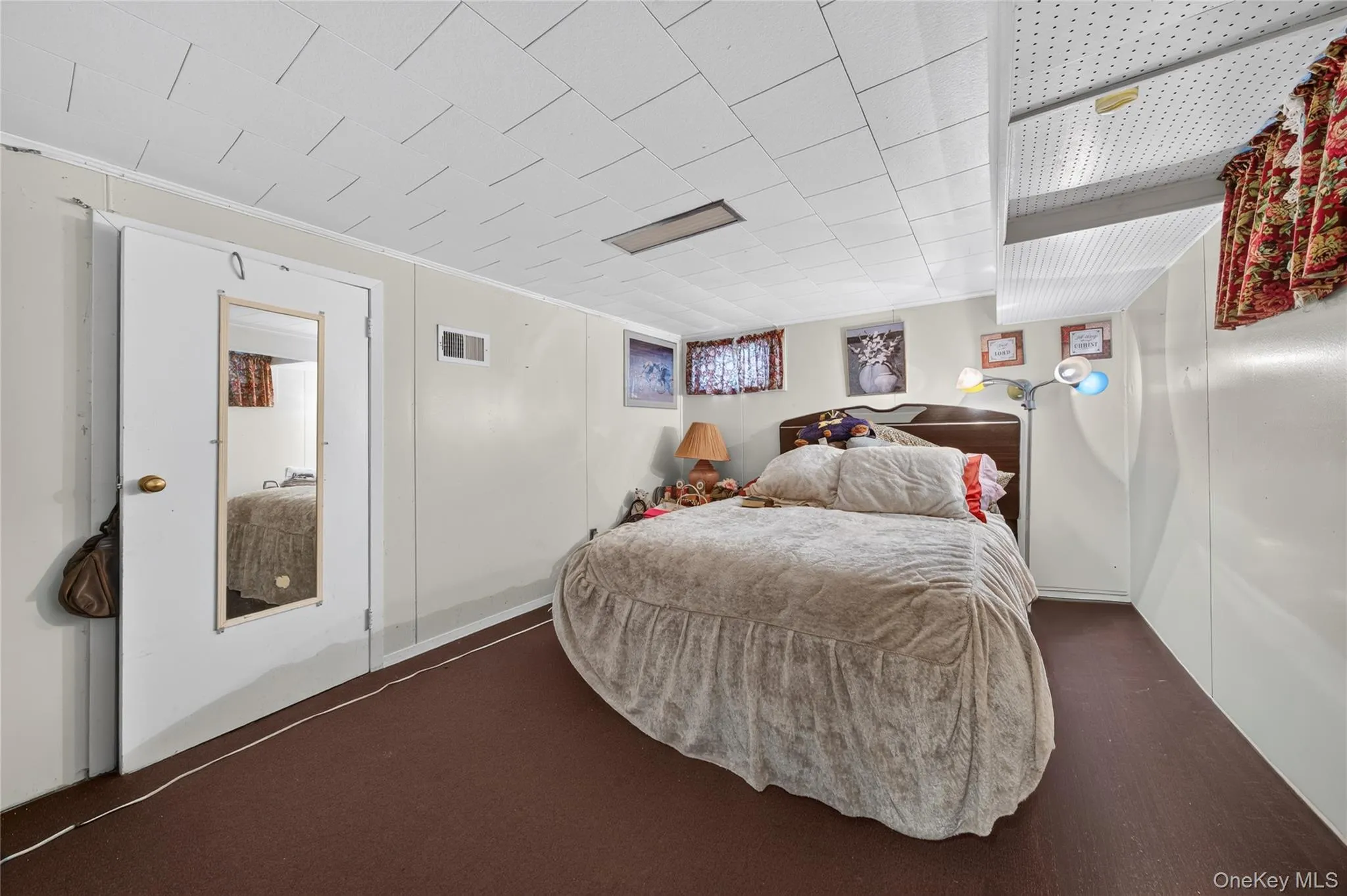 31 Circle Drive, Hempstead, NY, 3 Bedrooms Bedrooms, 6 Rooms Rooms,1 BathroomBathrooms,Residential,For Rent,Circle,0,1060752 31 Circle Drive, Hempstead, NY, 3 Bedrooms Bedrooms, 6 Rooms Rooms,1 BathroomBathrooms,Residential,For Rent,Circle,0,1060752