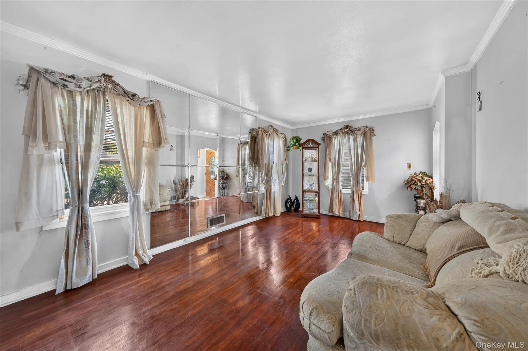 31 Circle Drive, Hempstead, NY, 3 Bedrooms Bedrooms, 6 Rooms Rooms,1 BathroomBathrooms,Residential,For Rent,Circle,0,1060752 31 Circle Drive, Hempstead, NY, 3 Bedrooms Bedrooms, 6 Rooms Rooms,1 BathroomBathrooms,Residential,For Rent,Circle,0,1060752