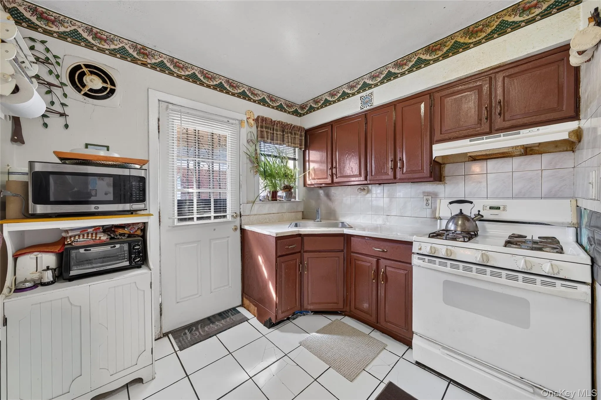 31 Circle Drive, Hempstead, NY, 3 Bedrooms Bedrooms, 6 Rooms Rooms,1 BathroomBathrooms,Residential,For Rent,Circle,0,1060752 31 Circle Drive, Hempstead, NY, 3 Bedrooms Bedrooms, 6 Rooms Rooms,1 BathroomBathrooms,Residential,For Rent,Circle,0,1060752