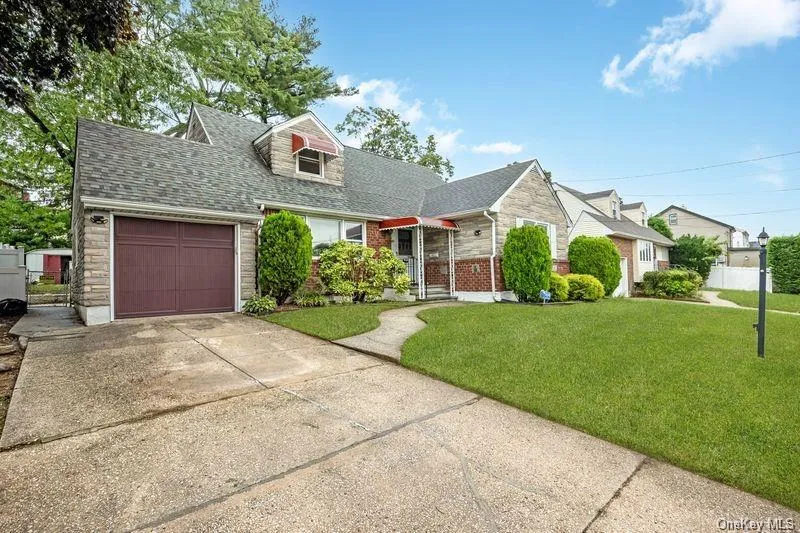 89 Catherine Avenue, Hempstead, NY, 5 Bedrooms Bedrooms, 12 Rooms Rooms,3 BathroomsBathrooms,Residential,For Rent,Catherine,0,1060769 89 Catherine Avenue, Hempstead, NY, 5 Bedrooms Bedrooms, 12 Rooms Rooms,3 BathroomsBathrooms,Residential,For Rent,Catherine,0,1060769