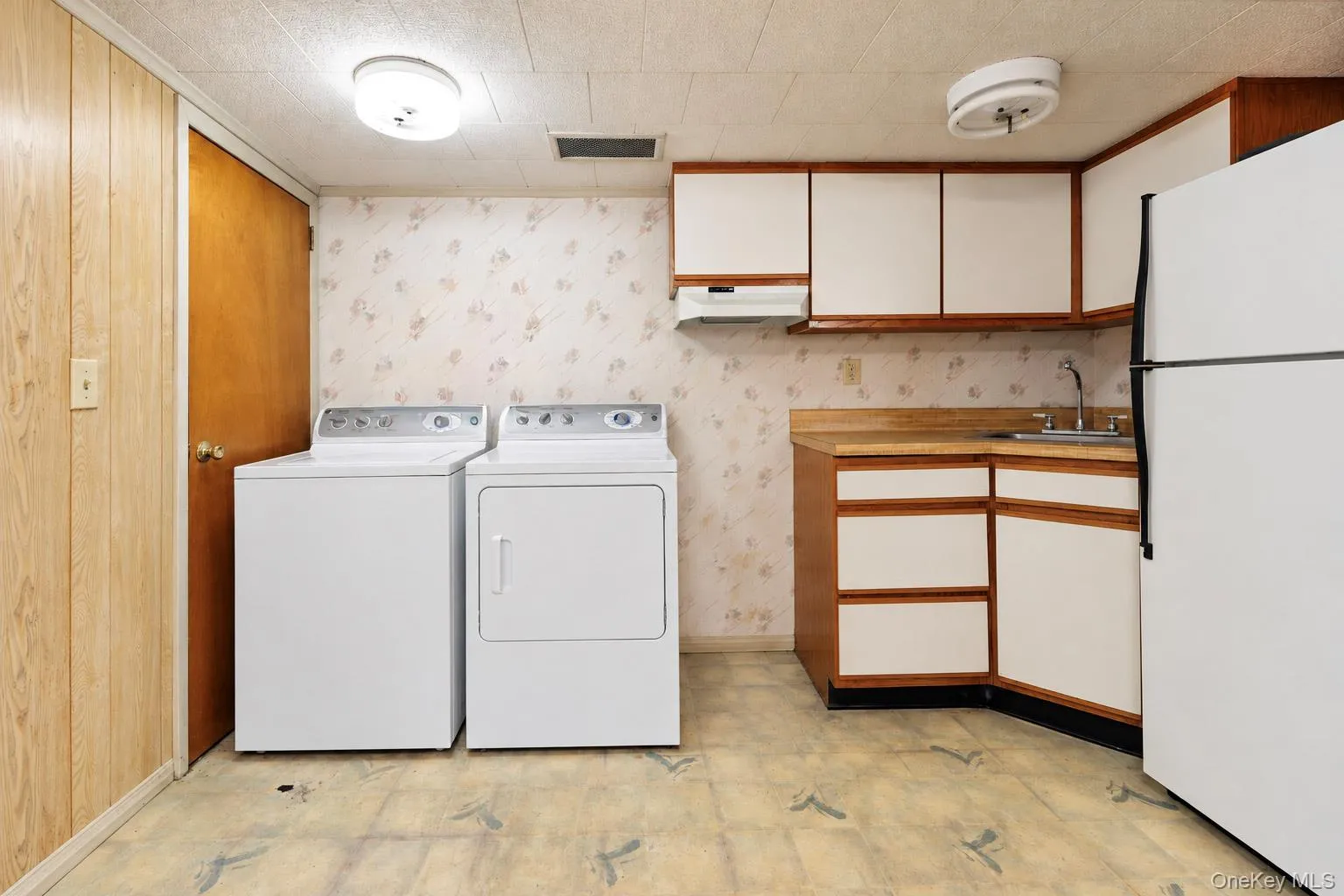 208 First Street, Yonkers, NY, 2 Bedrooms Bedrooms, 5 Rooms Rooms,1 BathroomBathrooms,Residential,For Rent,First,0,1060780 208 First Street, Yonkers, NY, 2 Bedrooms Bedrooms, 5 Rooms Rooms,1 BathroomBathrooms,Residential,For Rent,First,0,1060780