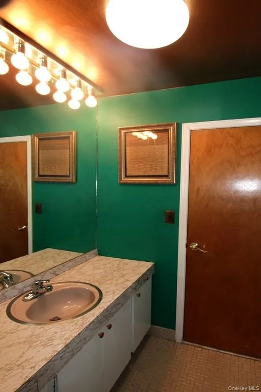 16 Argyle Place, Smithtown, NY, 4 Bedrooms Bedrooms, 9 Rooms Rooms,3 BathroomsBathrooms,Residential,For Rent,Argyle,0,1060784 16 Argyle Place, Smithtown, NY, 4 Bedrooms Bedrooms, 9 Rooms Rooms,3 BathroomsBathrooms,Residential,For Rent,Argyle,0,1060784