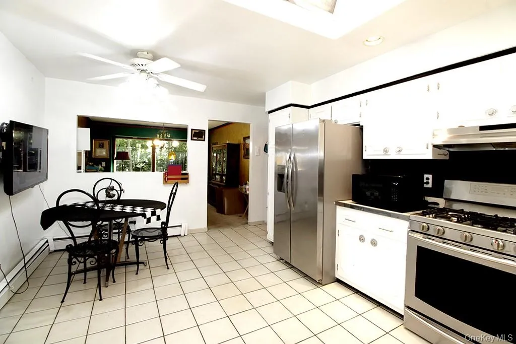 16 Argyle Place, Smithtown, NY, 4 Bedrooms Bedrooms, 9 Rooms Rooms,3 BathroomsBathrooms,Residential,For Rent,Argyle,0,1060784 16 Argyle Place, Smithtown, NY, 4 Bedrooms Bedrooms, 9 Rooms Rooms,3 BathroomsBathrooms,Residential,For Rent,Argyle,0,1060784